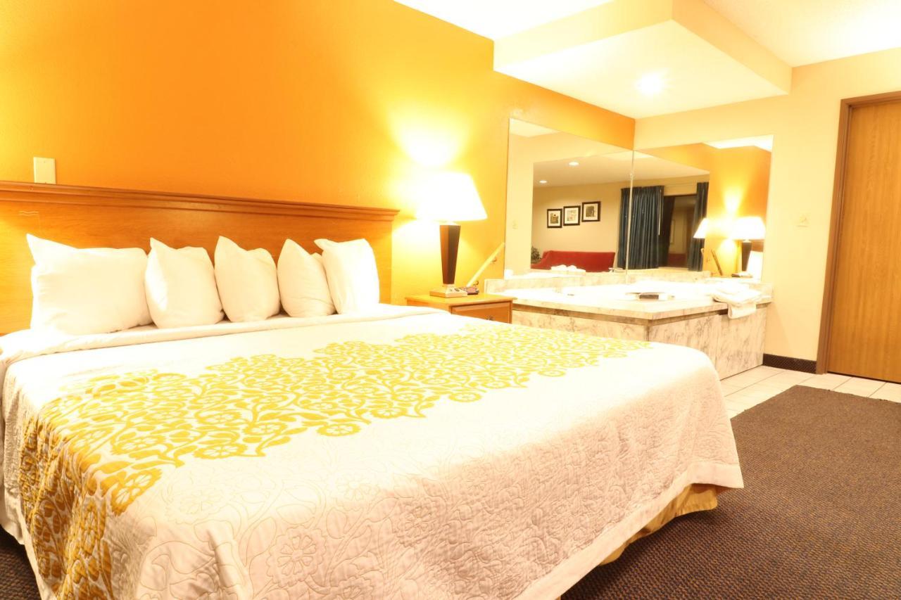 Days Inn By Wyndham Black River Falls - Access To Atv Trail Exteriér fotografie
