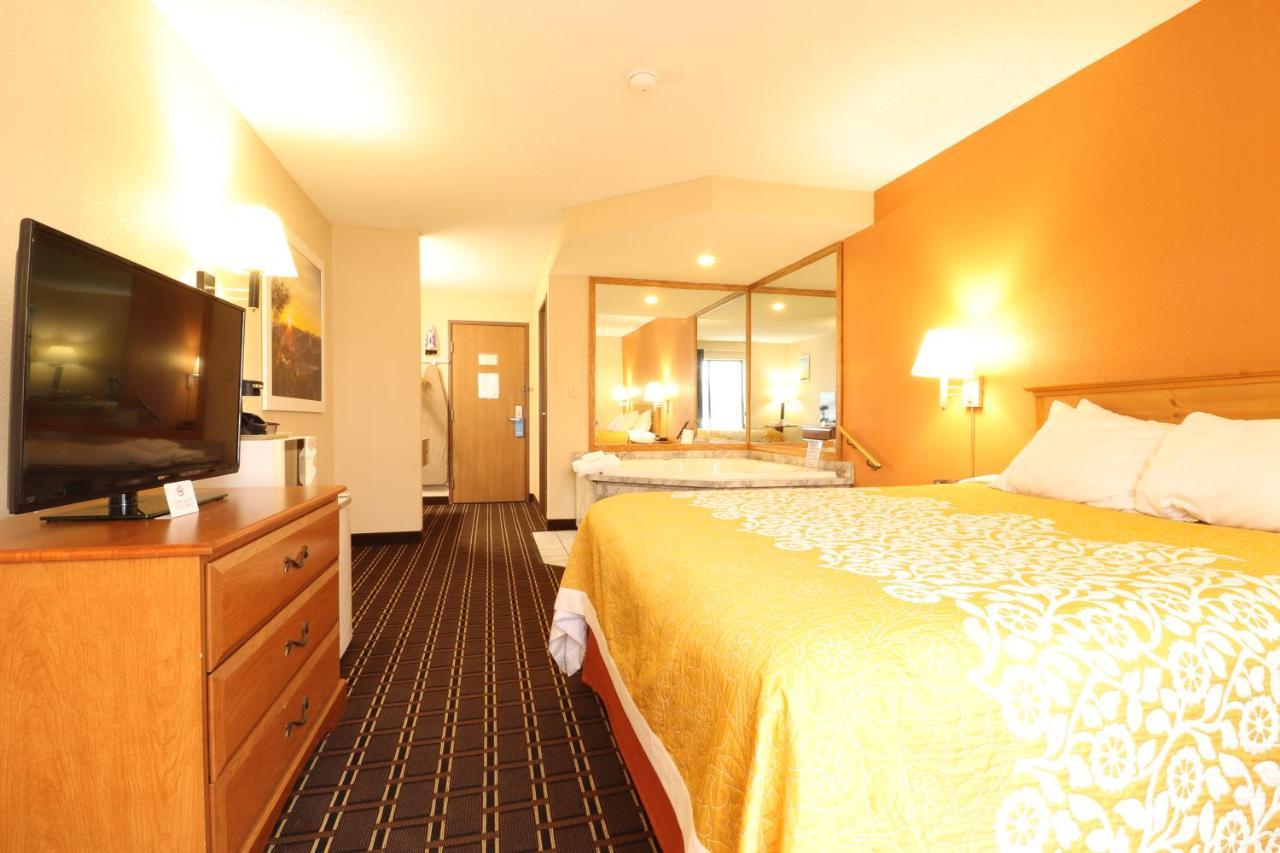 Days Inn By Wyndham Black River Falls - Access To Atv Trail Exteriér fotografie