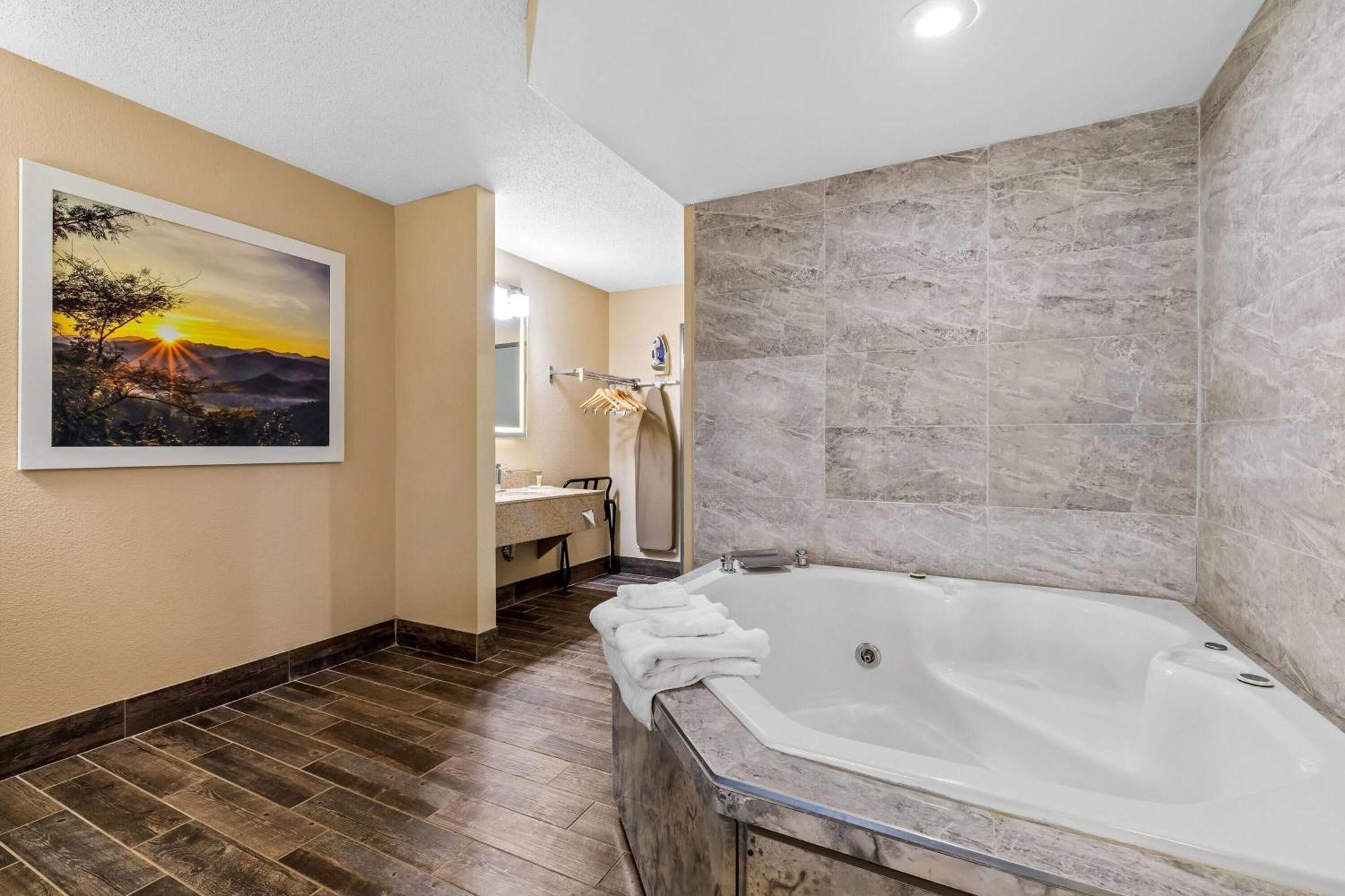 Days Inn By Wyndham Black River Falls - Access To Atv Trail Exteriér fotografie