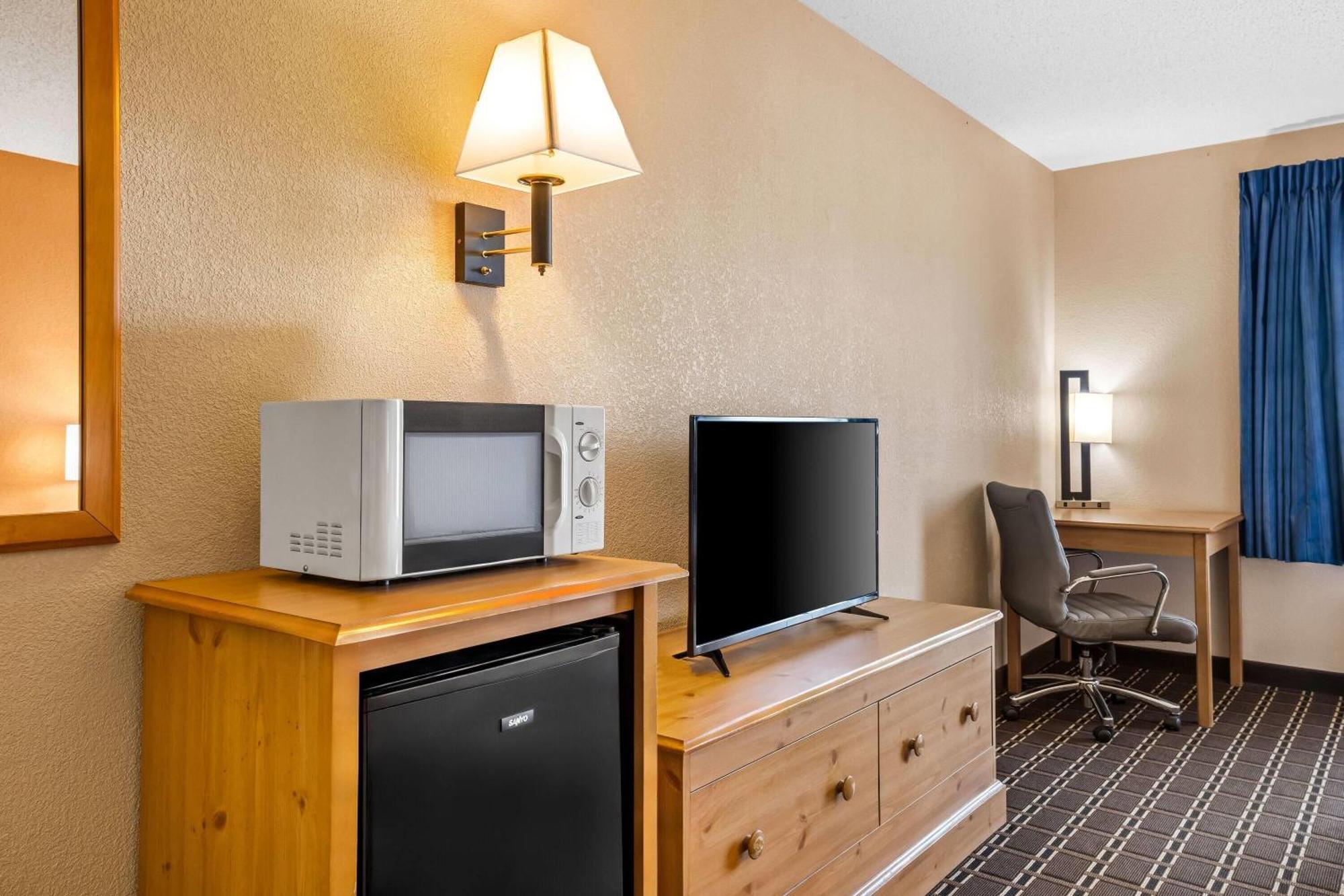 Days Inn By Wyndham Black River Falls - Access To Atv Trail Exteriér fotografie