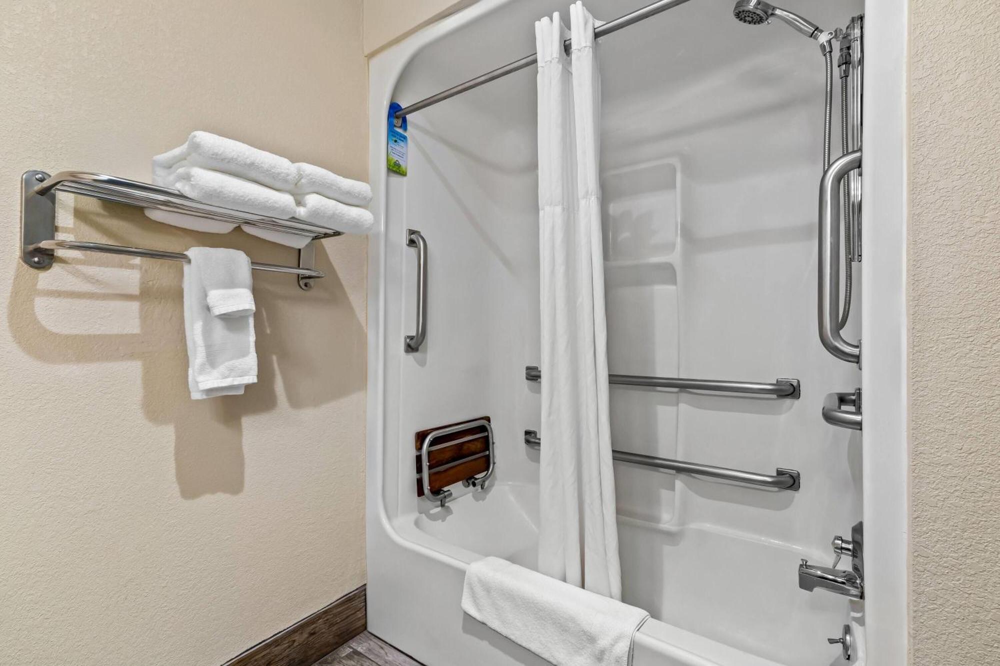 Days Inn By Wyndham Black River Falls - Access To Atv Trail Exteriér fotografie