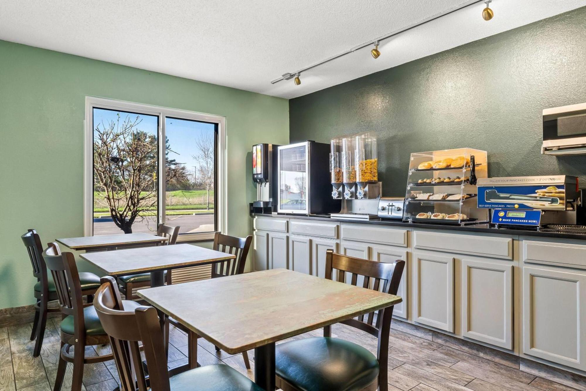 Days Inn By Wyndham Black River Falls - Access To Atv Trail Exteriér fotografie
